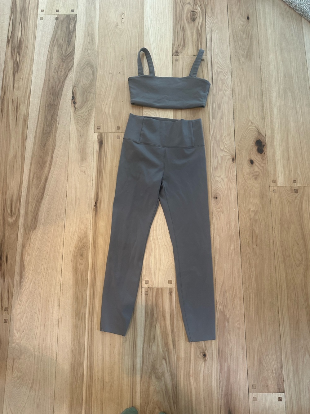 Vuori Active Leggings and sports bra  in Charcoal Gray